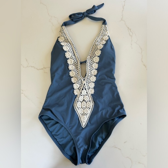 Mossimo Women's Crochet Trim Plunge Front One Piece Swimsuit NWOT - Picture 6 of 14